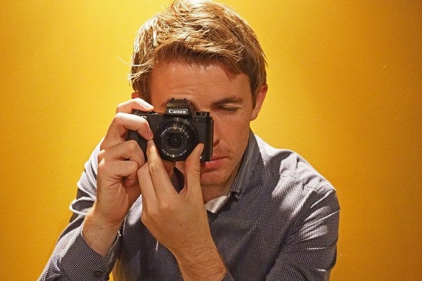 Michael Topham d'AP se familiarise avec le Canon PowerShot G5 X
