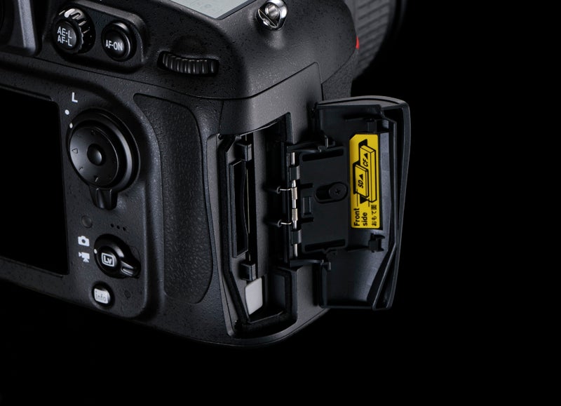 Nikon D800 CompactFlash card slot