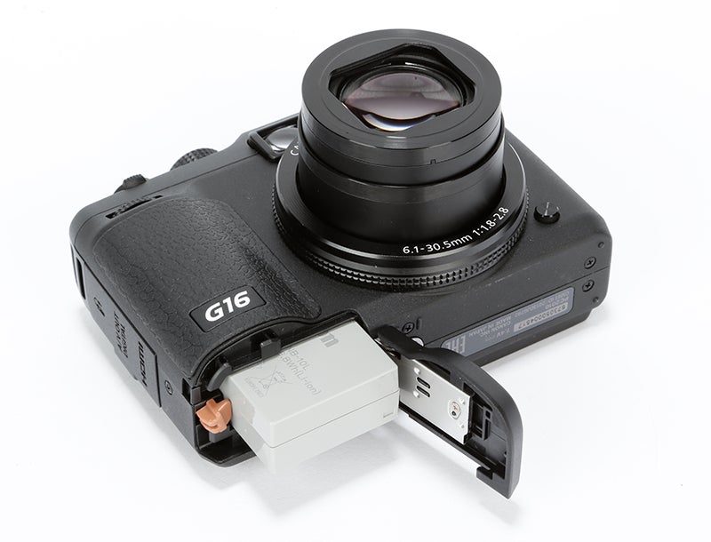Canon PowerShot G16 Review – power hatch