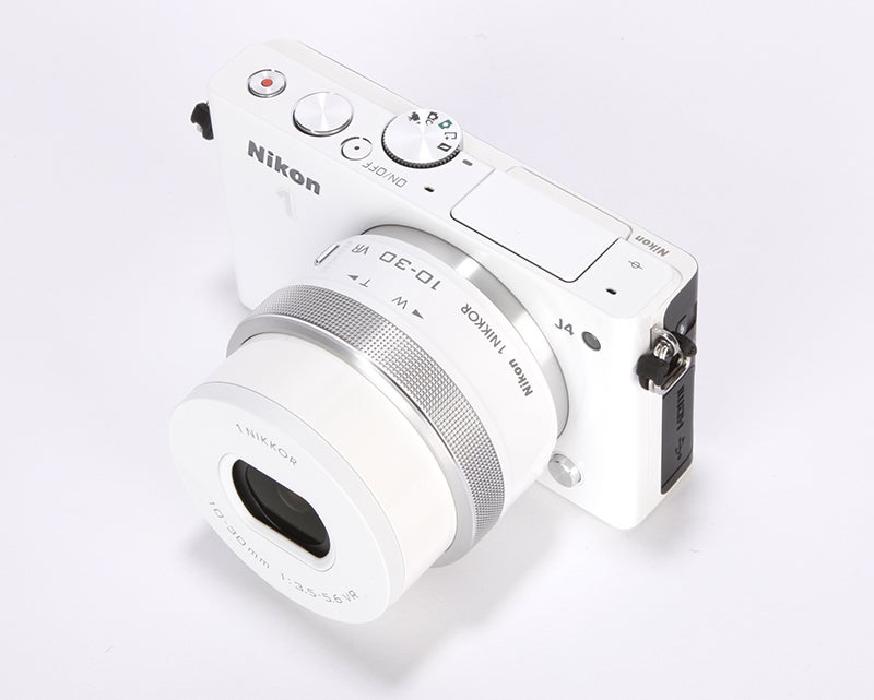 Nikon 1 J4 Review - front angled