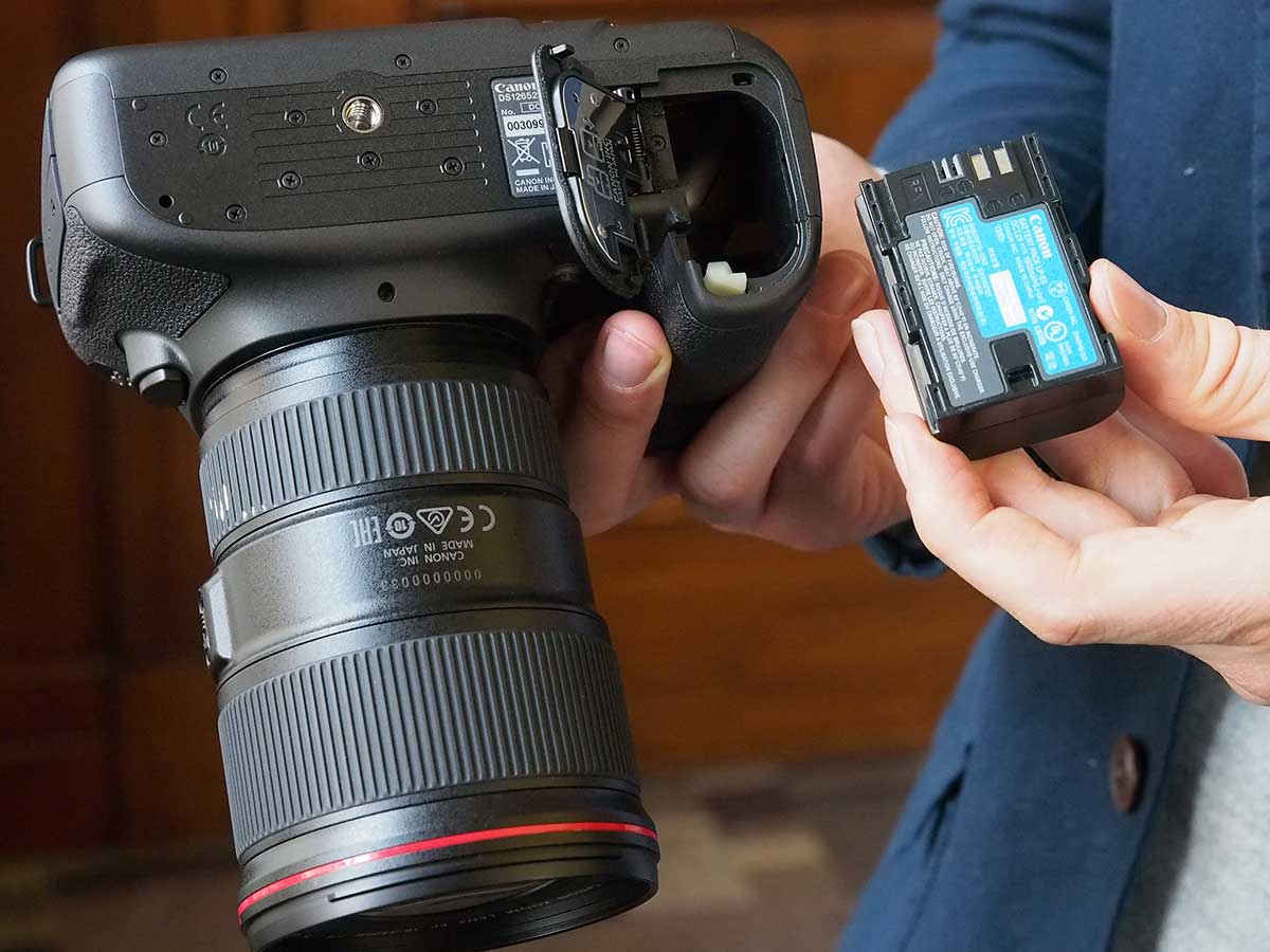 The Canon EOS 5Ds with battery