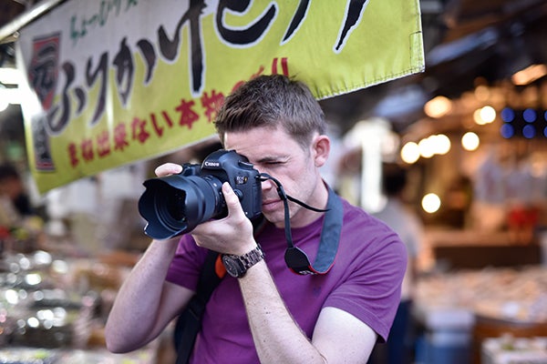 The author uses his Sigma 50mm f/1.4 around the streets of Tsukiji market