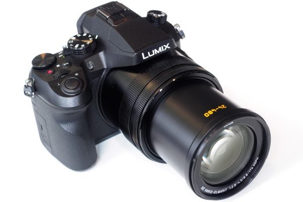 Panasonic Lumix FZ2000 lens