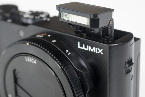 Panasonic Lumix DMC-LX15 flash
