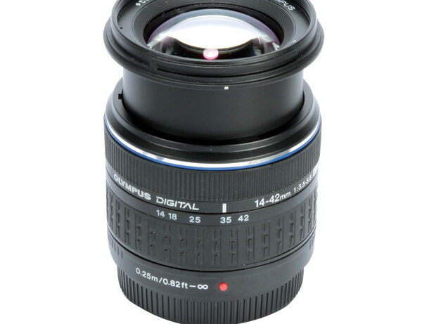 Olympus Zuiko 14-42mm f/3.5-5.6 Review