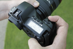 Create a Zoom Burst with your DSLR or in Photoshop