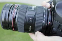 Create a Zoom Burst with your DSLR or in Photoshop