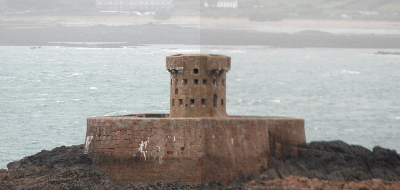 Stabilised image (left) and unstablised image (right)