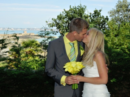 Example wedding photograph demonstrating the versatility of the Nikkor 24-120mm f/4G ED-IF VR zoom. Example wedding photograph demonstrating the versatility of the Nikkor 24-120mm f/4G ED-IF VR zoom.