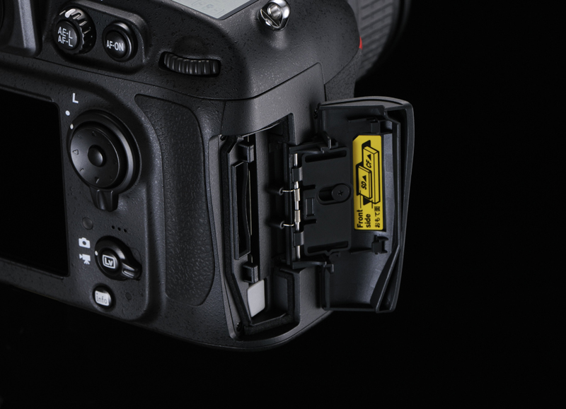 Nikon D800 CompactFlash card slot