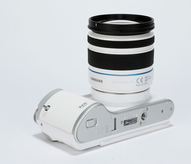 Samsung NX300 bottom angle