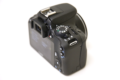 Canon EOS 100D front 3/4 hands on