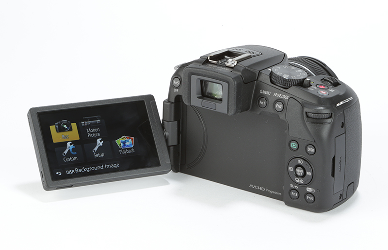 Panasonic Lumix G6 Review - angled screen