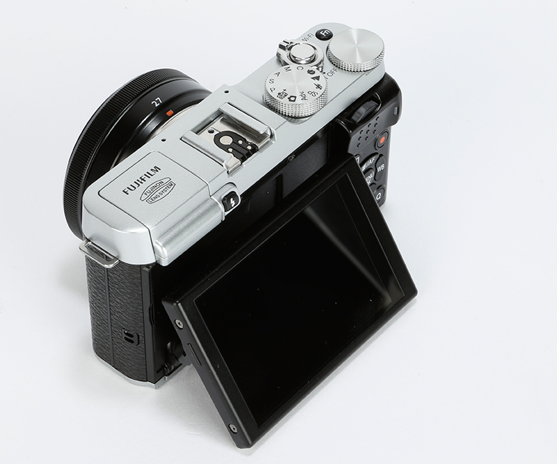 Fujifilm X-M1 Review - tiltable screen