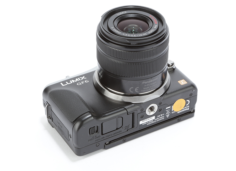 Panasonic Lumix GF6 Review - bottom plate