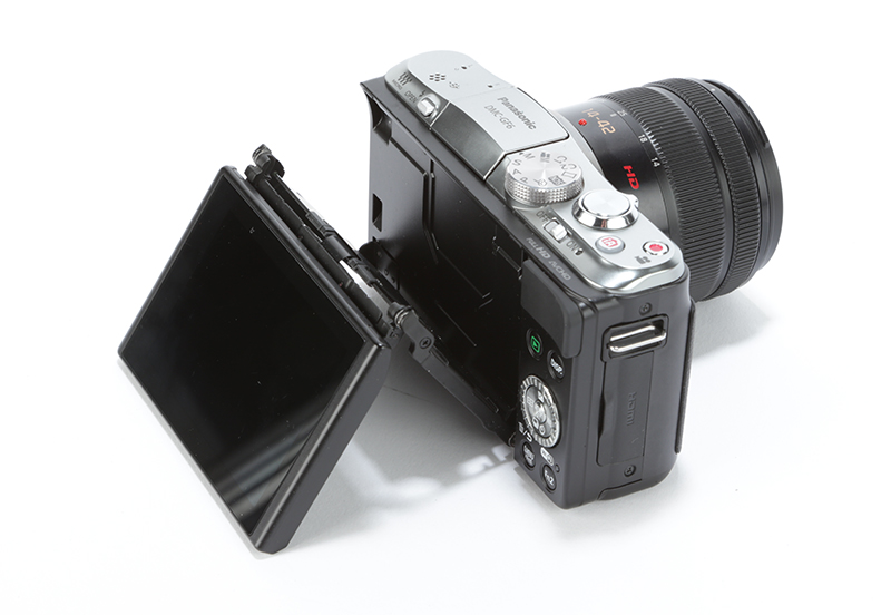 Panasonic Lumix GF6 Review - vari-angle screen