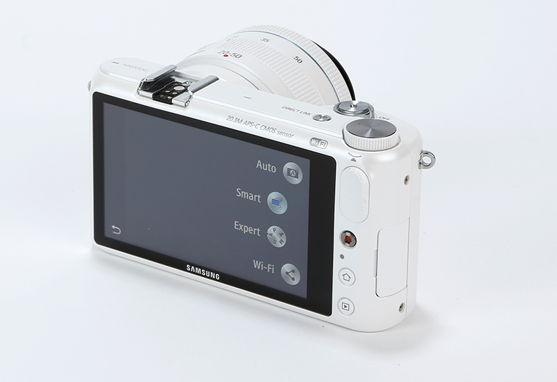 Samsung NX2000 Review - rear angle