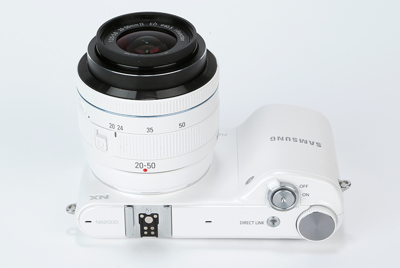 Samsung NX2000 Review - top front