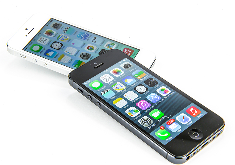 Apple iPhone 5s Review - angled