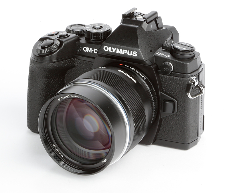 Olympus OM-D E-M1 Review – angled