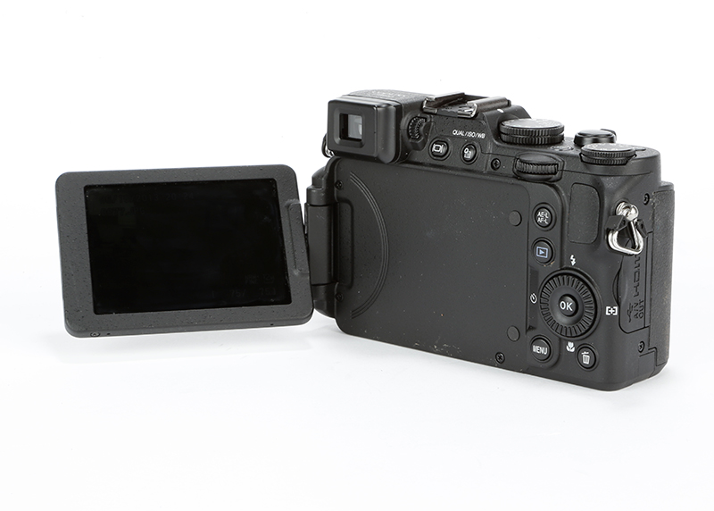 Nikon P7800 Review – rear view angled