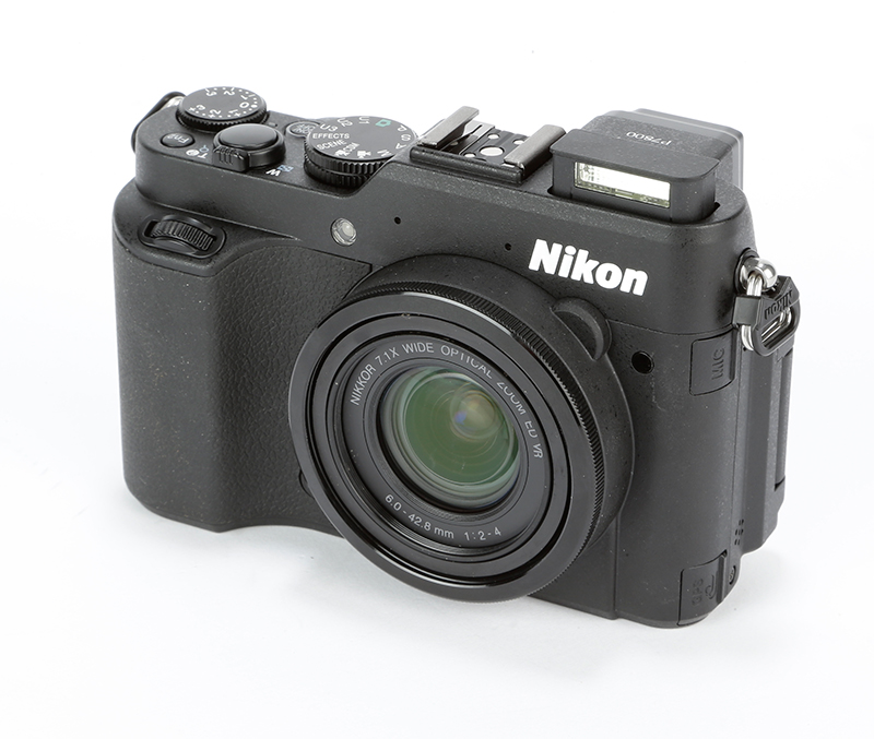 Nikon P7800 Review – angled