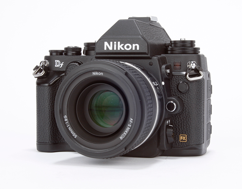 Fujifilm X-T1 vs Nikon Df - Df angled