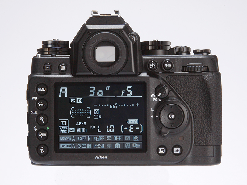 Fujifilm X-T1 vs Nikon Df - DF rear viewfinder
