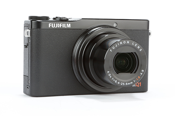 Fujifilm XQ1 Review - angled