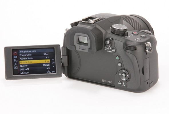 Panasonic Lumix FZ1000 product shot 10