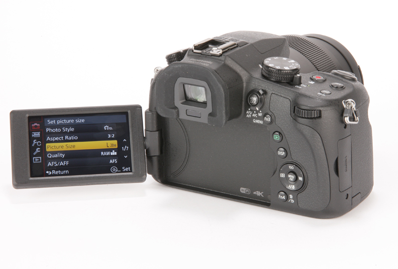 Panasonic Lumix FZ1000 Review - screen out