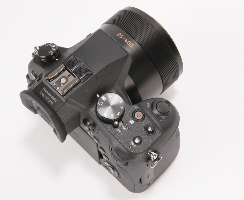 Panasonic Lumix FZ1000 Review - top down