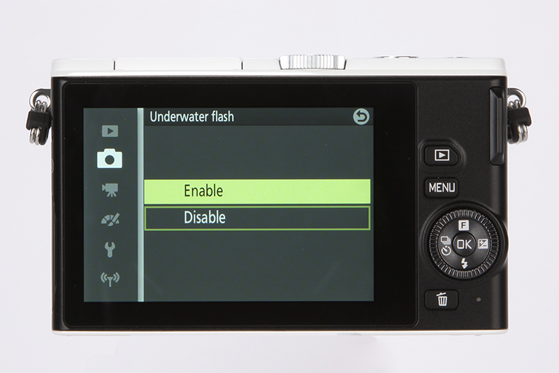 Nikon 1 J4 Review - rear