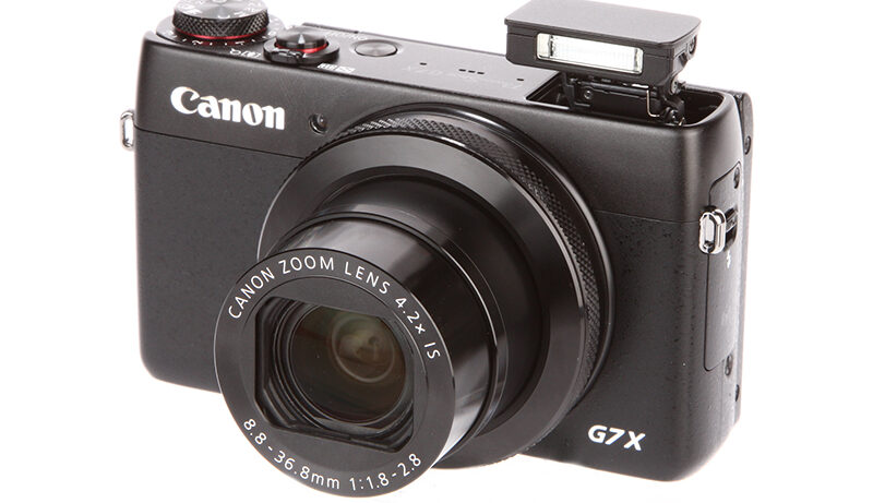 Canon PowerShot G7 X product shot 12