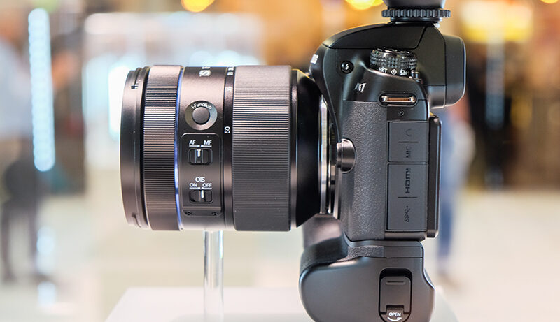 Samsung NX1 hands-on product shot