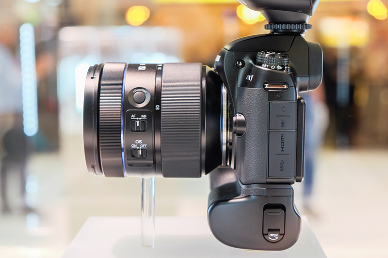 Samsung NX1 hands-on product shot