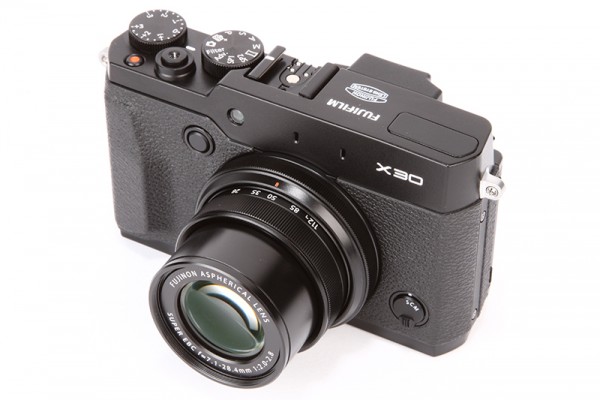 Fujifilm X30 Review - lens extended