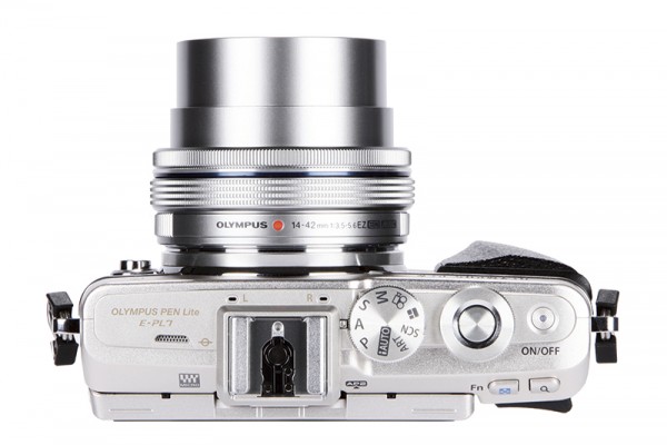 Olympus E-PL7 product shot 1
