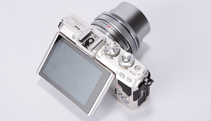 Olympus E-PL7 product shot 10