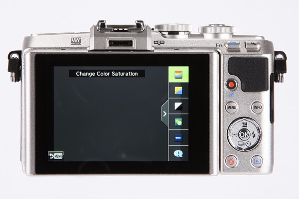 Olympus E-PL7 product shot 12