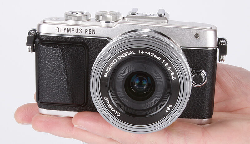 Olympus E-PL7 product shot 2