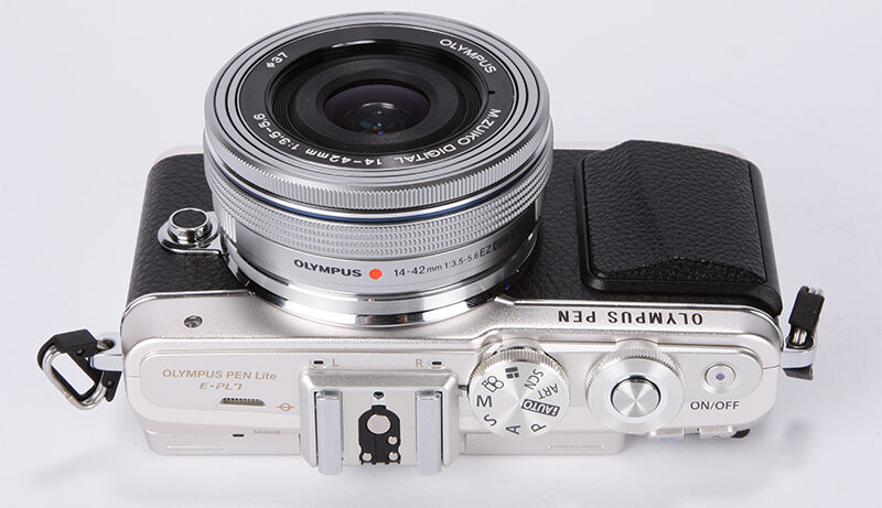 Olympus E-PL7 product shot 6