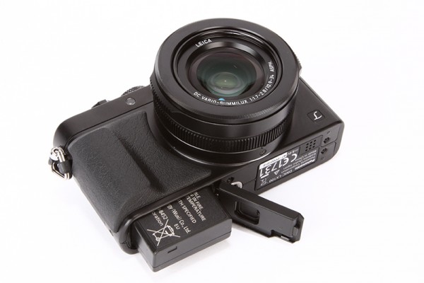 Panasonic Lumix LX100 Review - battery compartment