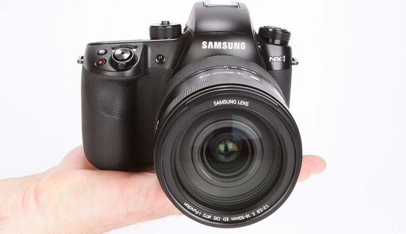 Samsung NX1 product shot 1