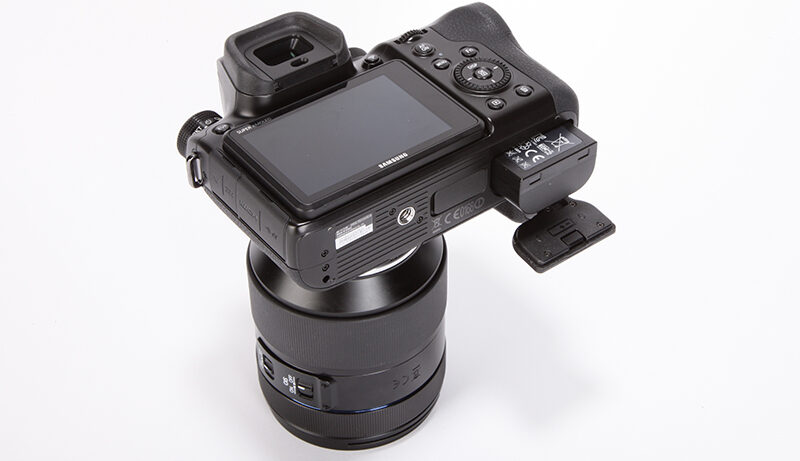 Samsung NX1 product shot 11