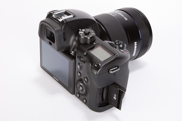 Samsung NX1 product shot 9