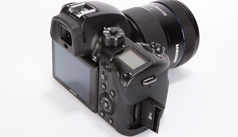 Samsung NX1 product shot 9