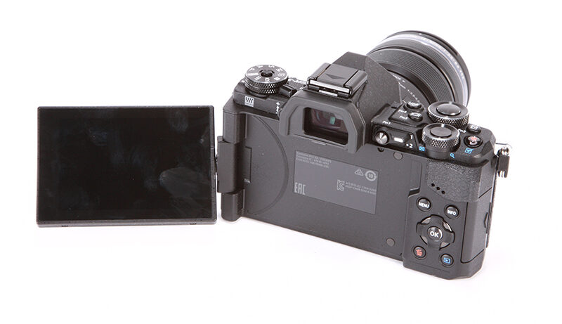 Olympus OM-D E-M5-II product shot 8