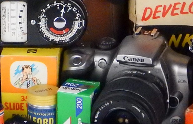 Nikon_AW130__Diorama_1600