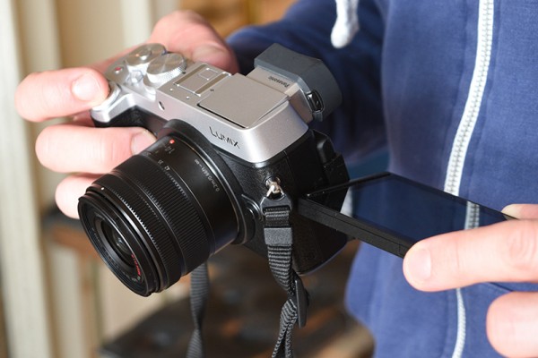 Panasonic-Lumix-GX8-hands-on-product-shot-2